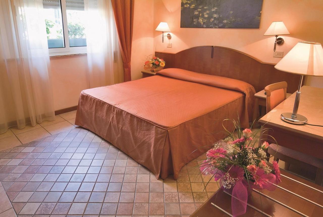 Hotel Rosalba - Valentini Family Village Bellaria-Igea Marina Buitenkant foto