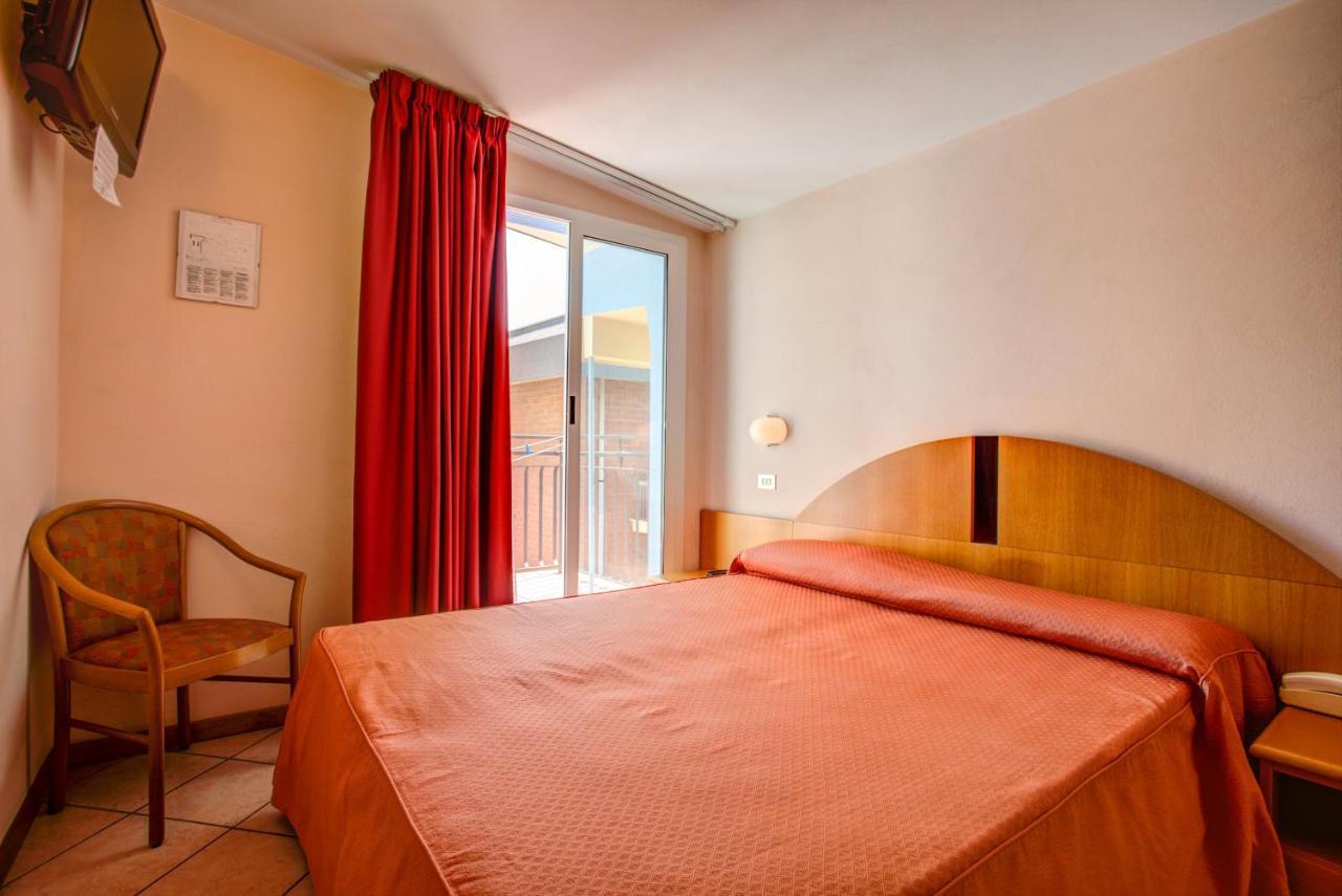 Hotel Rosalba - Valentini Family Village Bellaria-Igea Marina Buitenkant foto